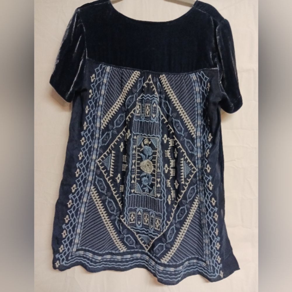 Johnny Was Navy Blue VELVET Short Sleeve Tee Beautiful Embroidery!!